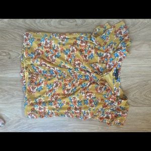Sarah Michelle Petit medium top. Floral yellow.